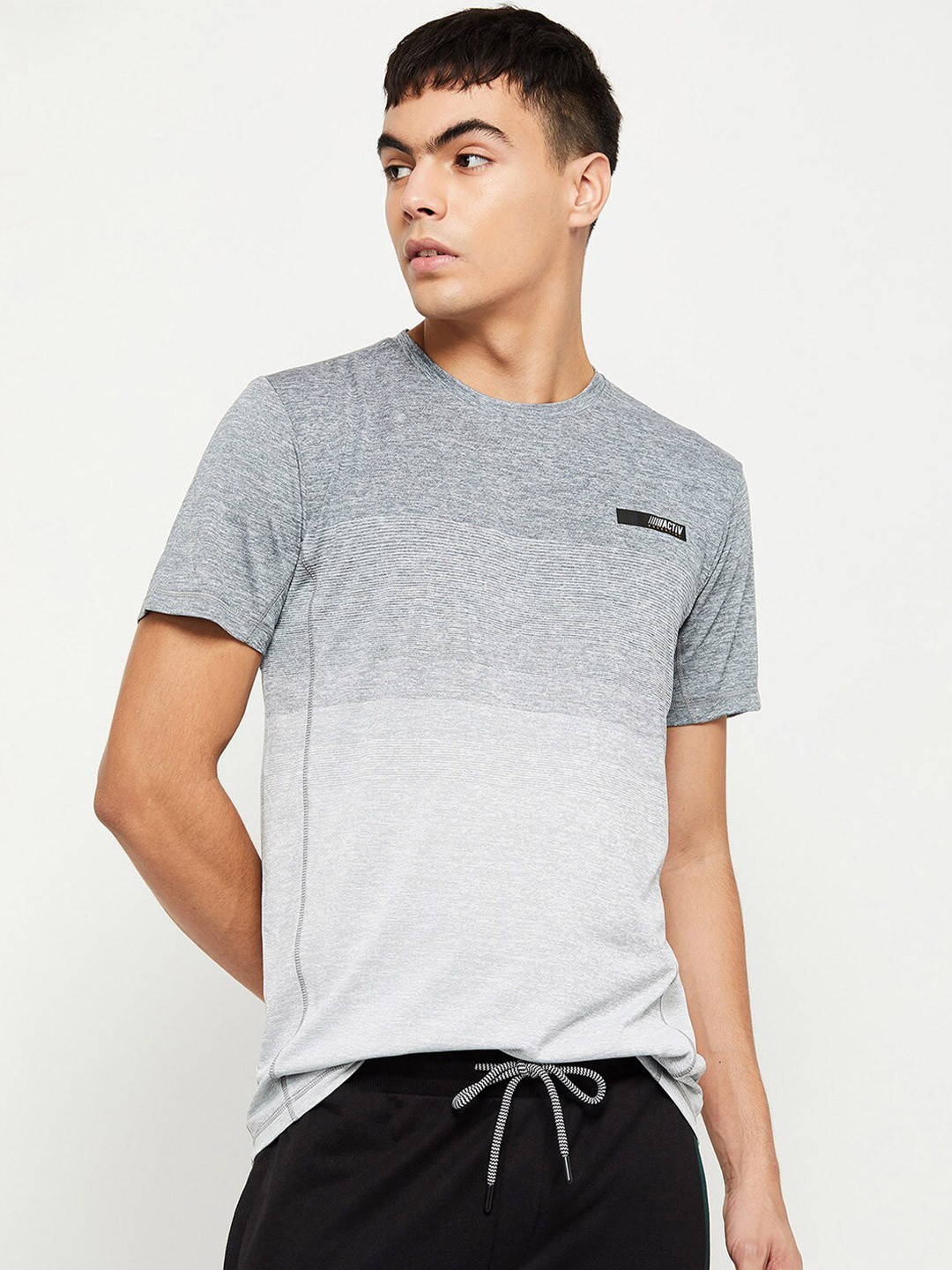 

max Men Grey & White Colourblocked T-shirt