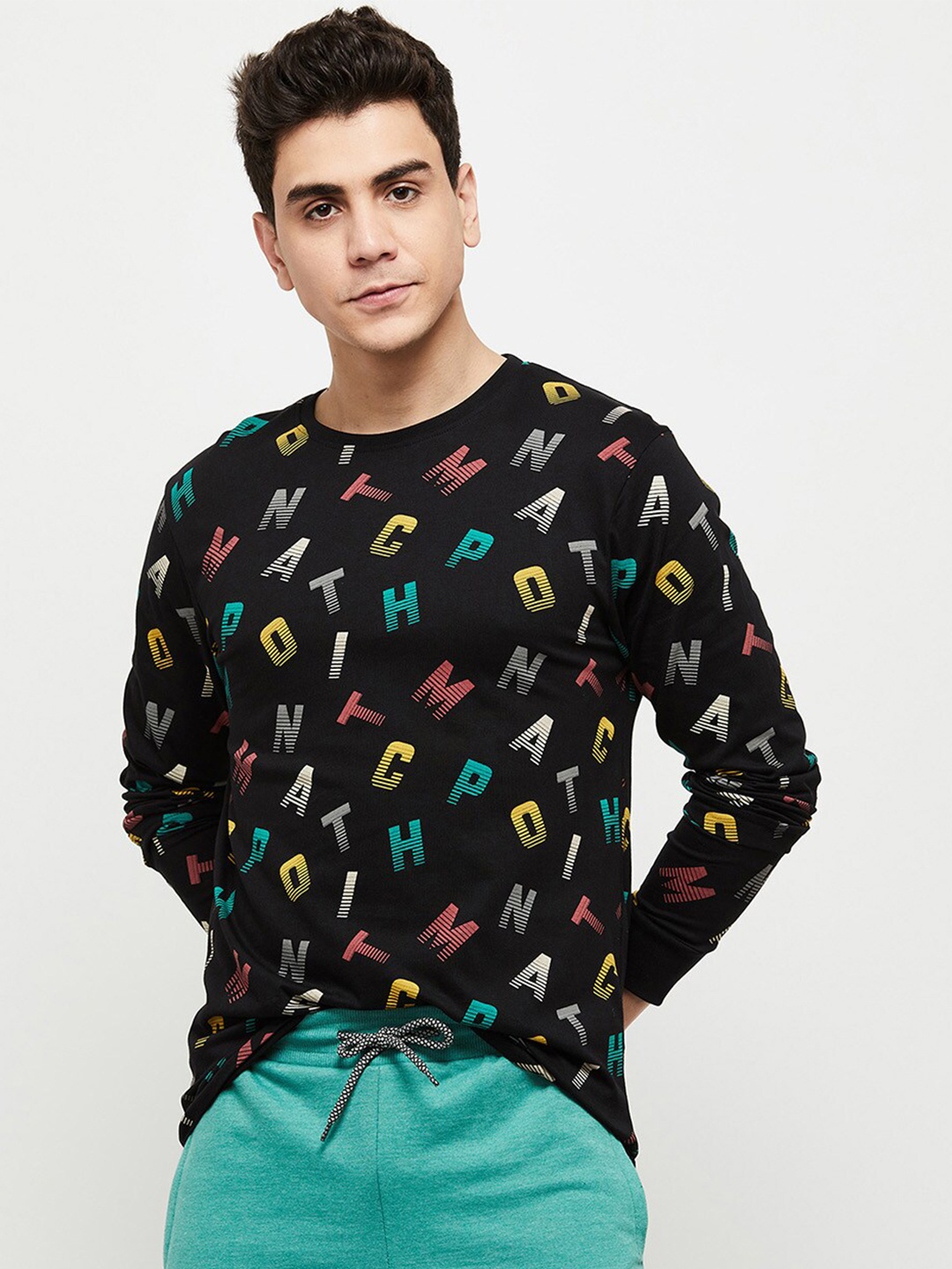 

max Men Black Typography Printed Raw Edge T-shirt