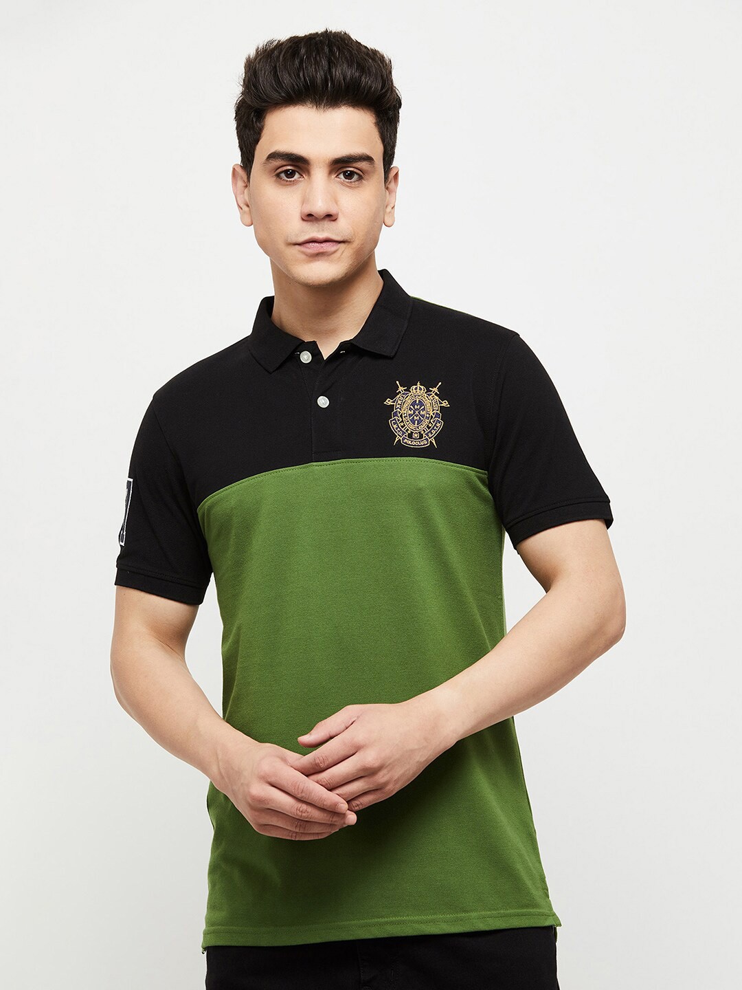 

max Men Black Colourblocked Polo Collar T-shirt