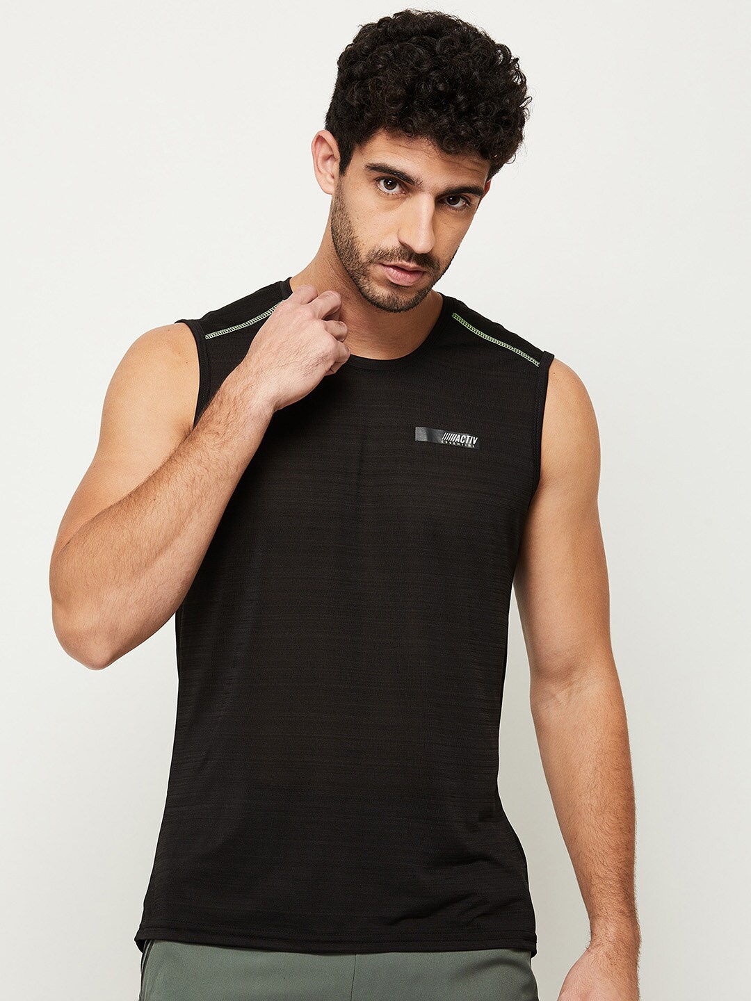 

max Men Black T-shirt