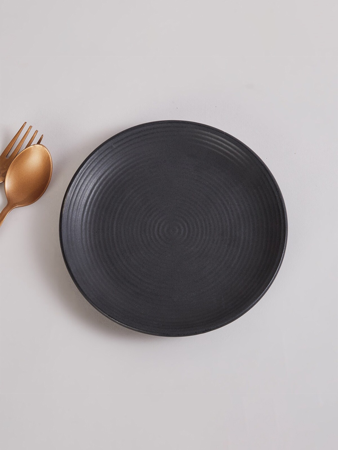 

Home Centre Black & 1 Pieces Stoneware Matte Plates