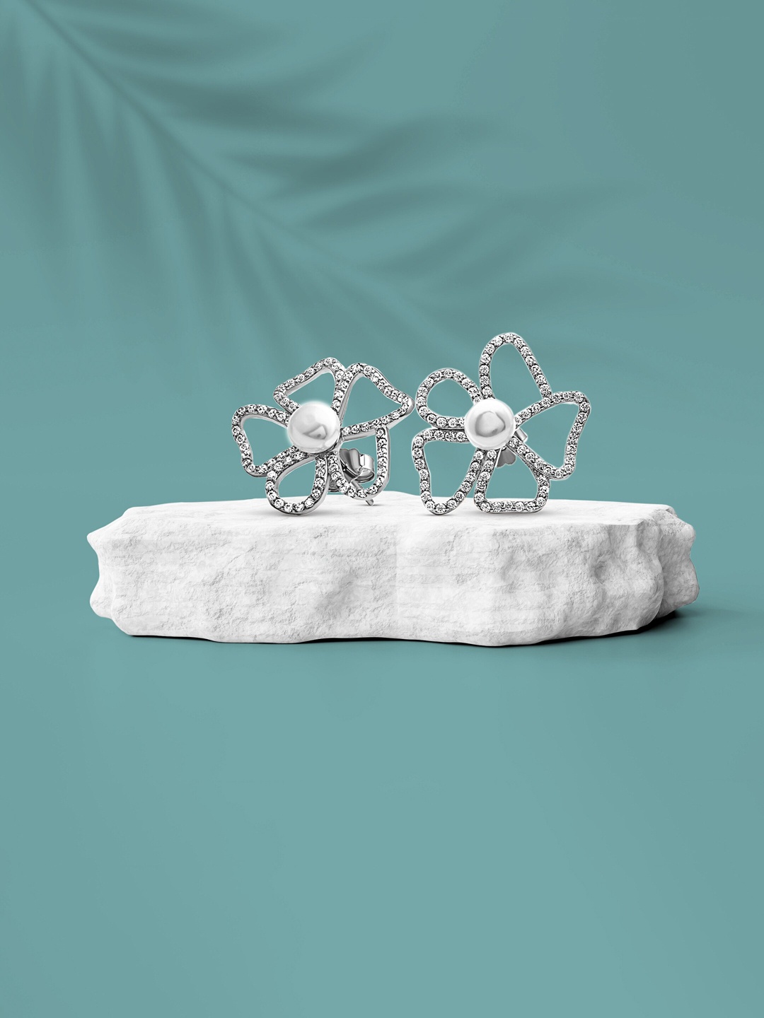 

SILBERRY Silver-Toned Contemporary Ear Cuff Earrings