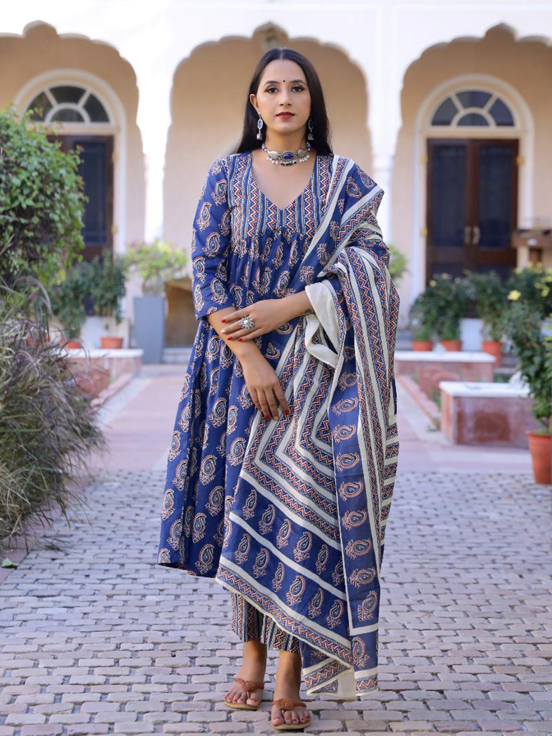 

Baisacrafts Women Blue Printed Panelled Pure Cotton Kurta with Trouser & Dupatta