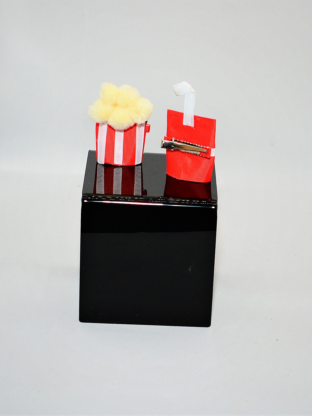 

TIPY TAP Girls Red & White Set of 2 Alligator Hair Clip