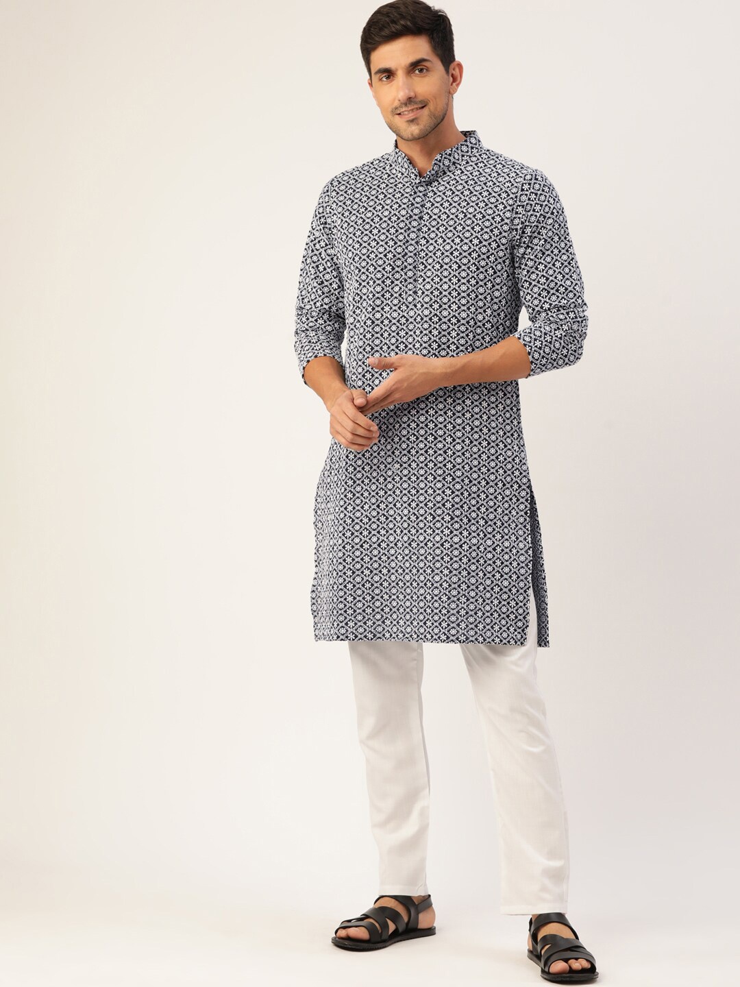 

Molly & Michel Men Navy Blue & White chikankari Kurta