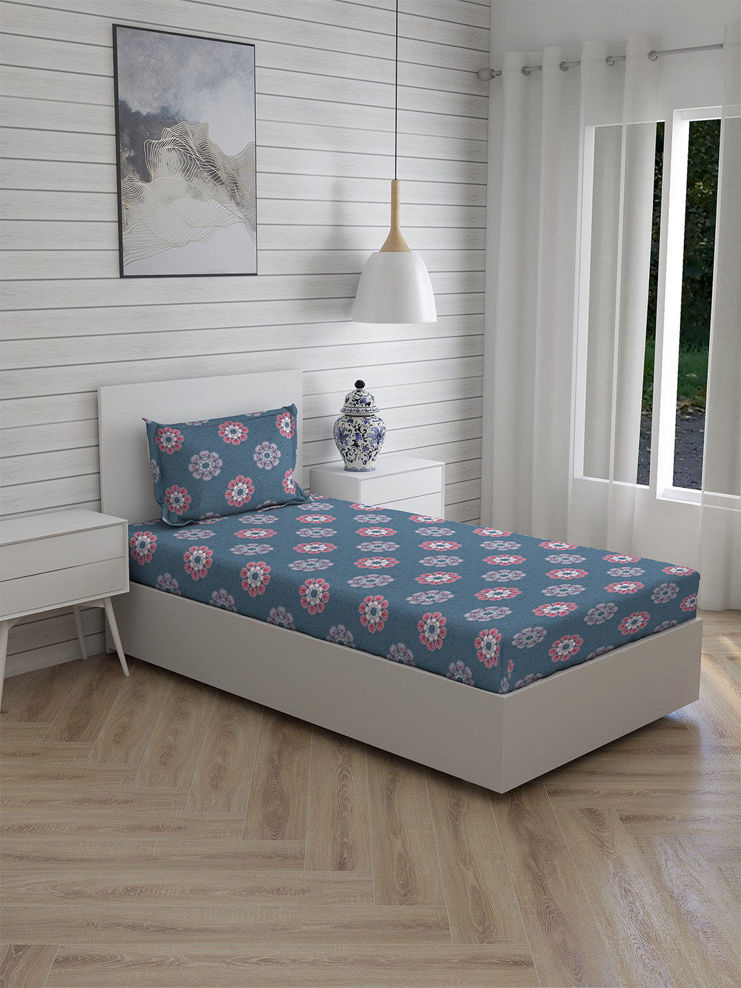 

Layers Unisex Blue 144 TC Single Printed Bedsheets