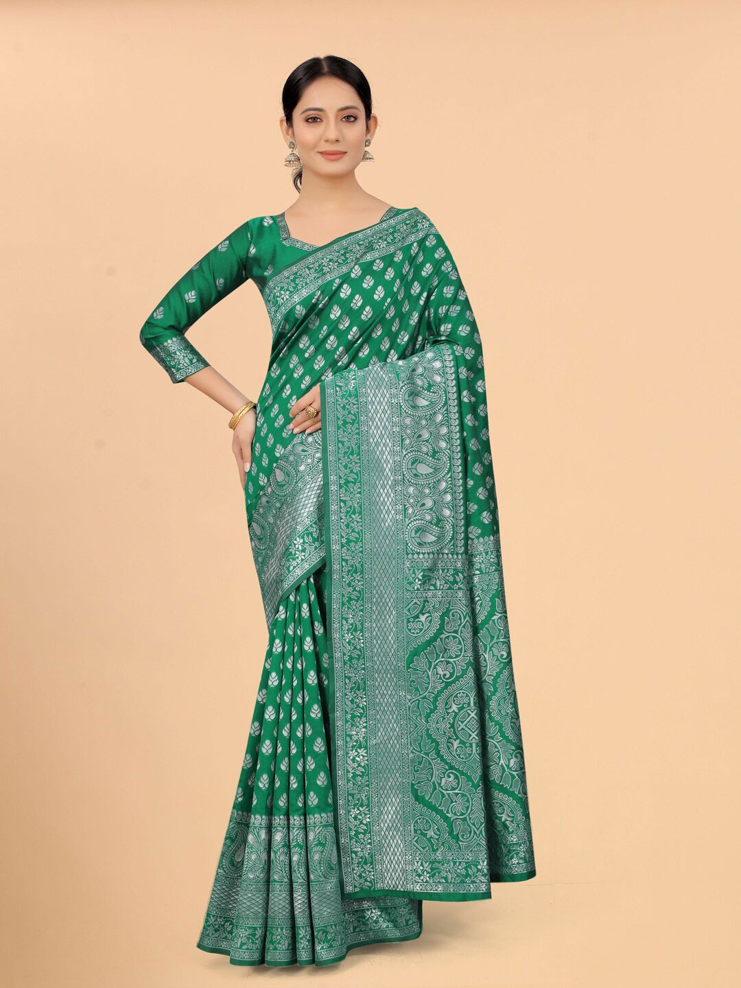 

WELL WORN Green & Silver-Toned Woven Design Zari Silk Cotton Banarasi Saree