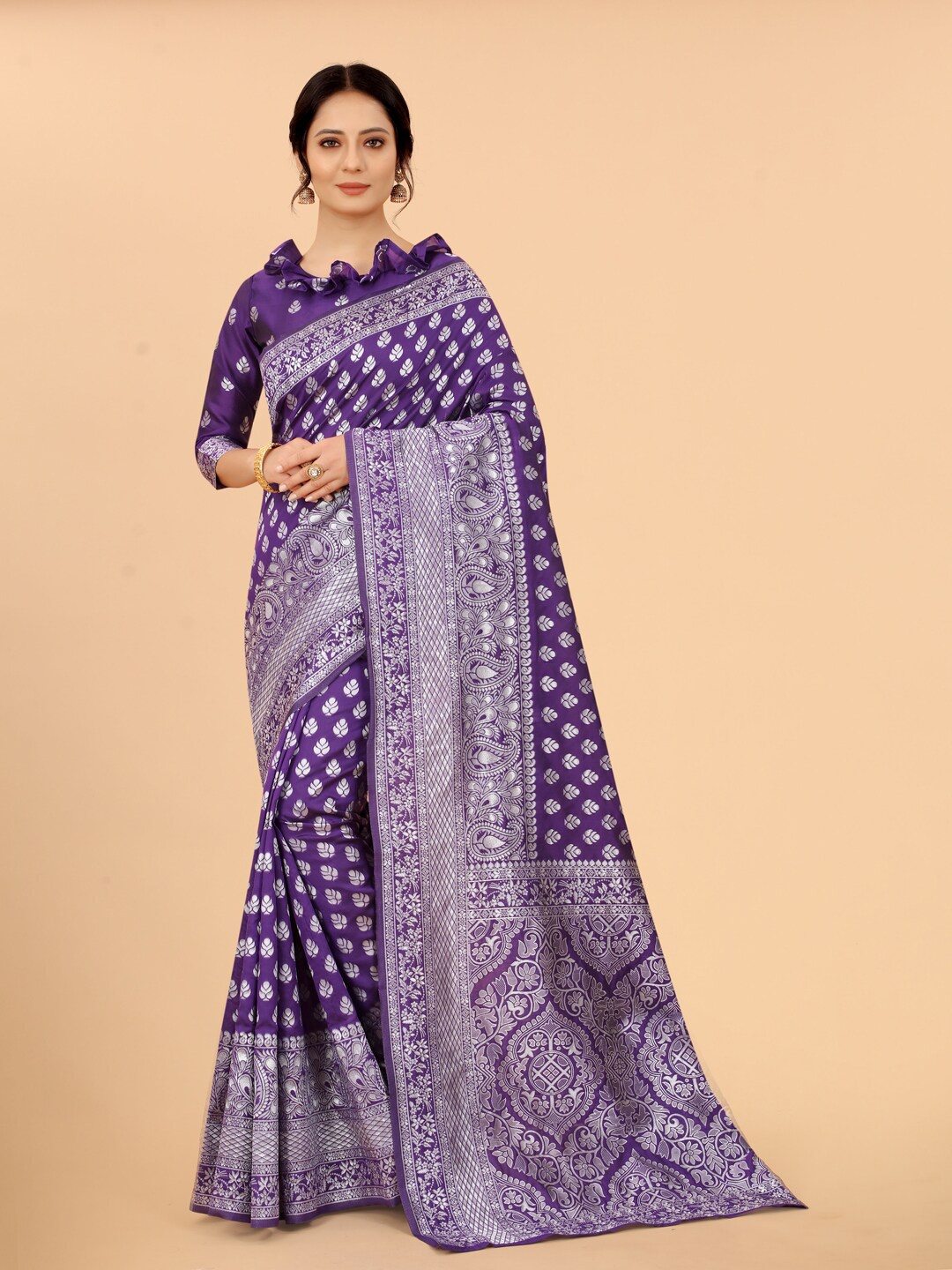 

WELL WORN Purple & Silver-Toned Woven Design Zari Silk Cotton Banarasi Saree