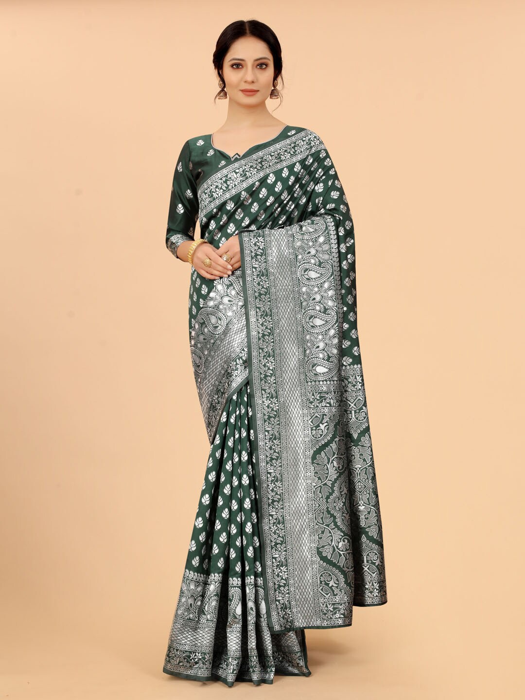 

WELL WORN Green & Silver-Toned Paisley Motif Silk Cotton Zari Saree