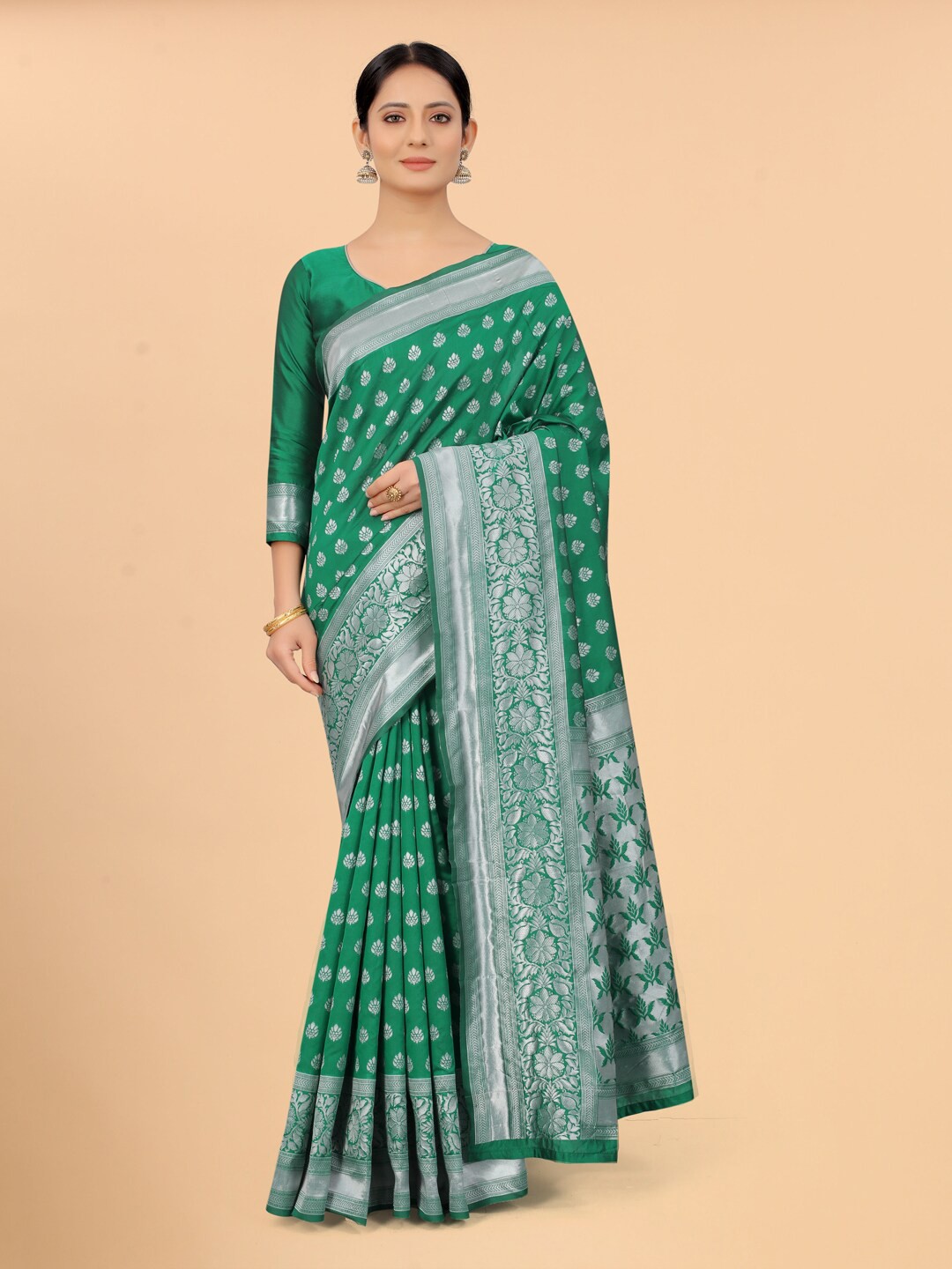 

WELL WORN Green & Silver-Toned Woven Design Zari Silk Cotton Banarasi Saree