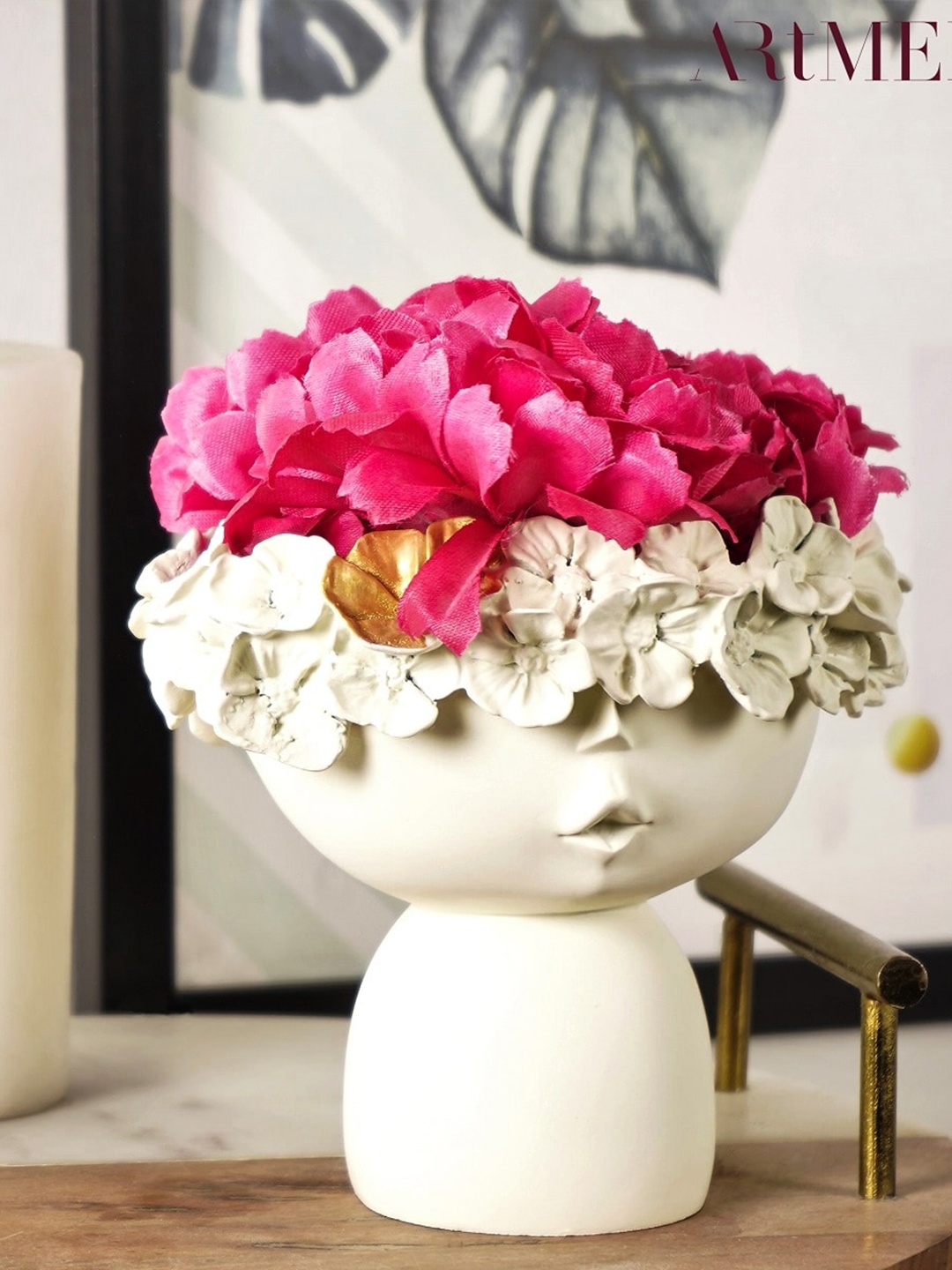 

THE ARTMENT White Surreal Face Table Planter