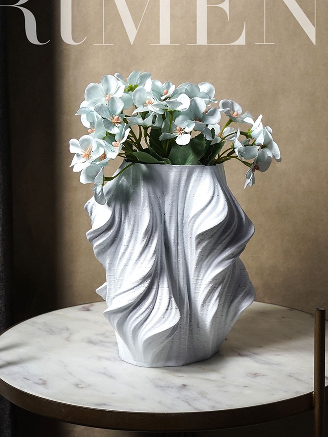 

THE ARTMENT White Surreal Gown In Wind Table Planter