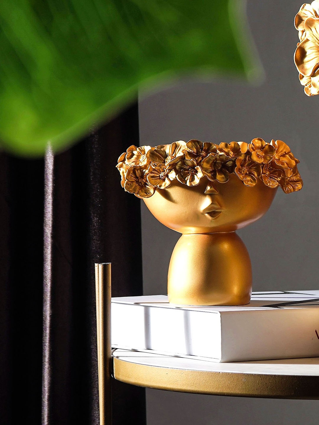 

THE ARTMENT Gold-Toned Surreal Faces Table Planters