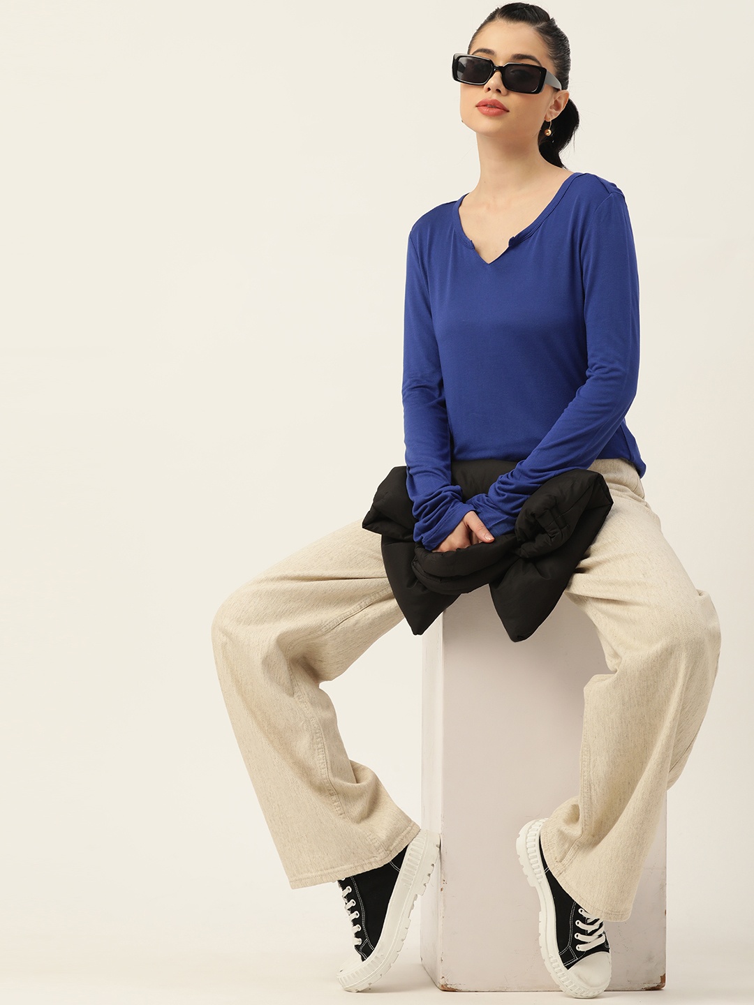

DressBerry Women Blue Solid Round Neck T-shirt