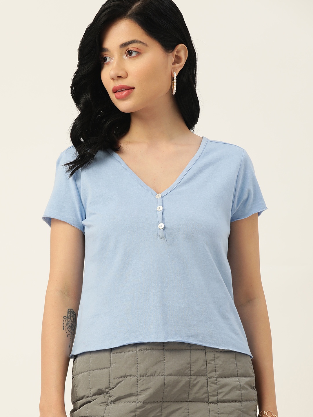 

DressBerry Blue Solid V-Neck Top