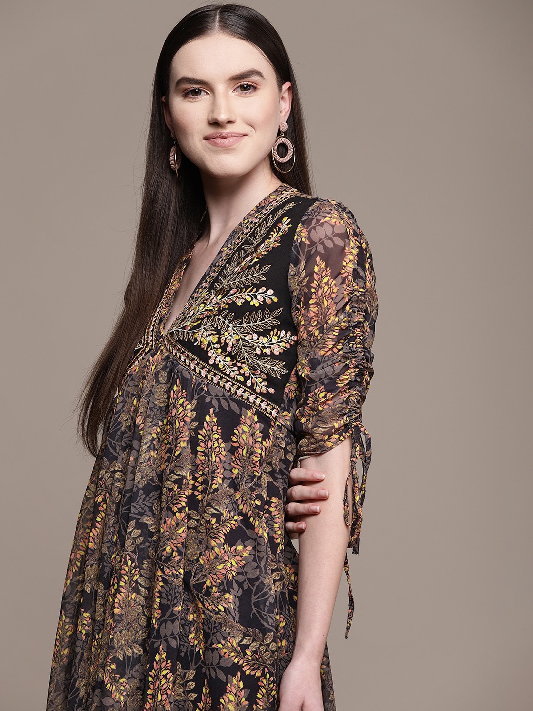 

aarke Ritu Kumar Women Black Floral Printed Pleated Kurta with Trousers