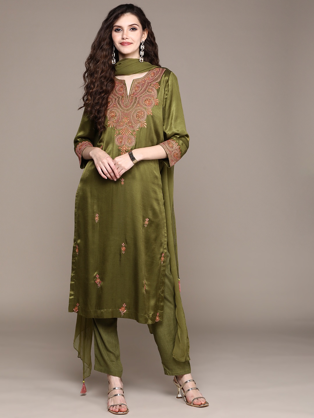 

aarke Ritu Kumar Women Green Embroidered Thread Work Kurta with Trousers & With Dupatta