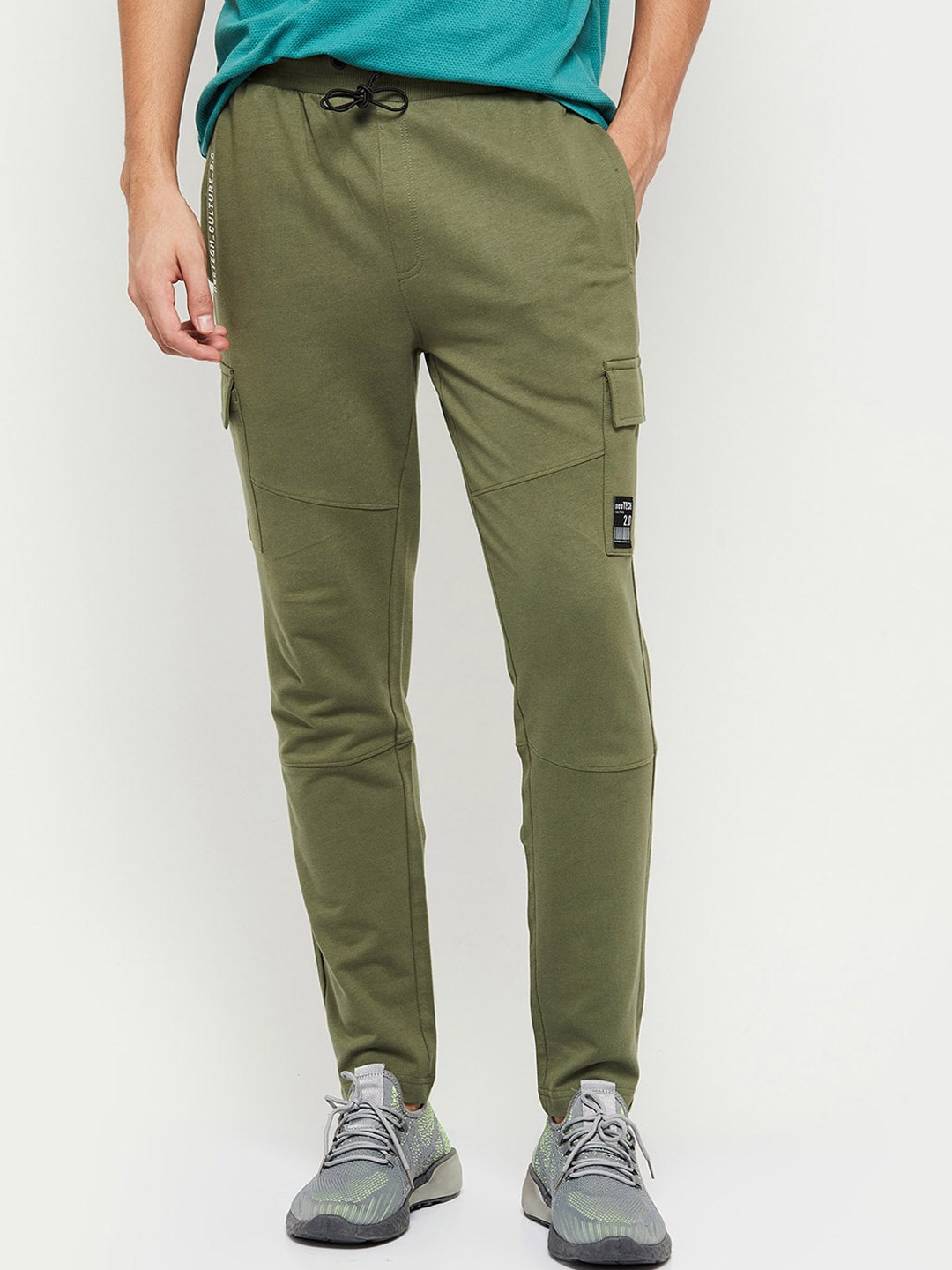 

max Men Green Solid Track Pants