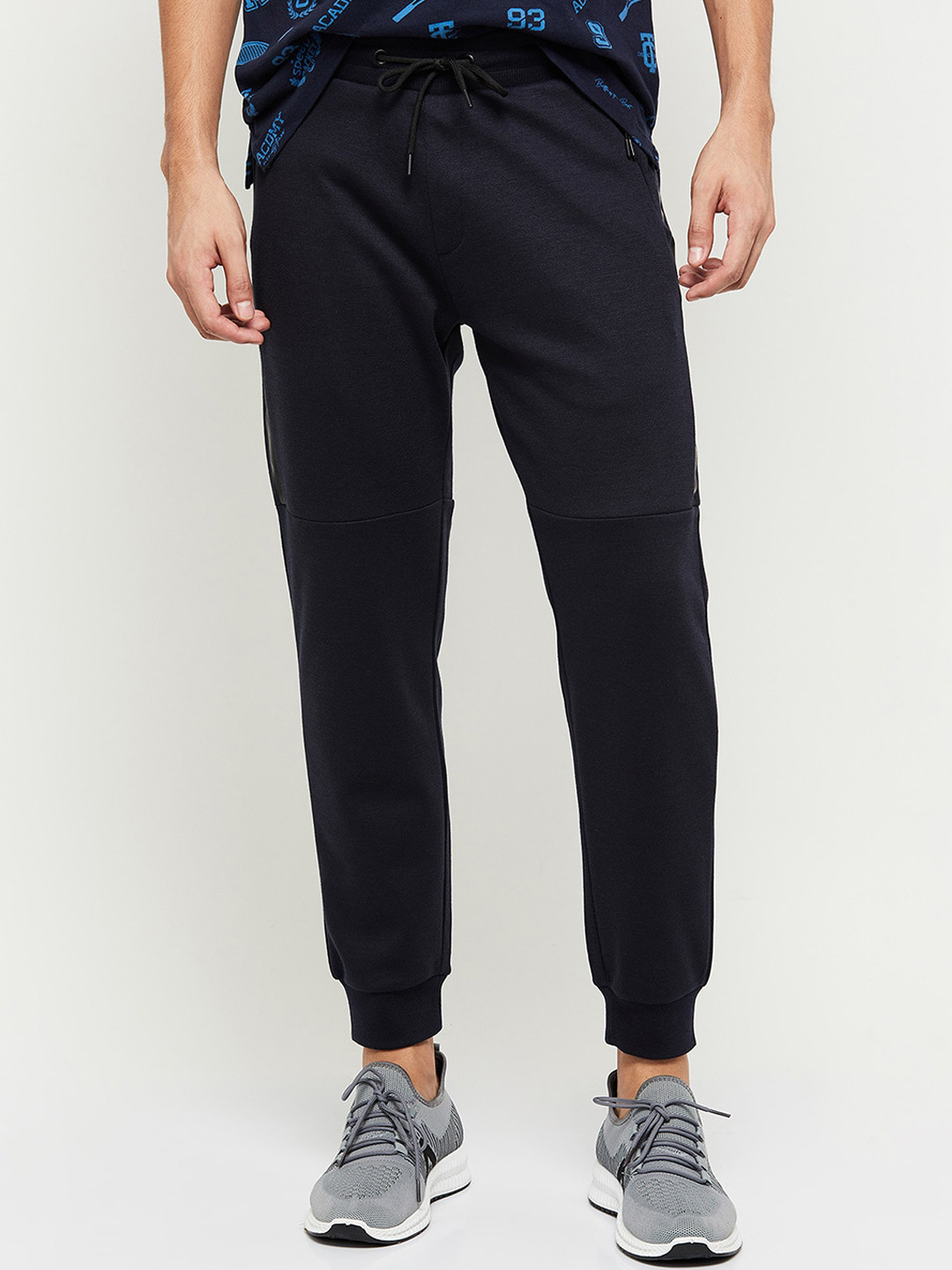 

max Men Navy Blue Solid Joggers
