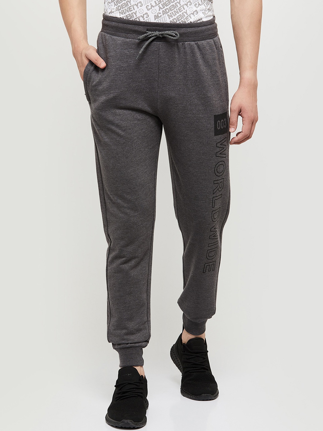 

max Men Grey Solid Joggers