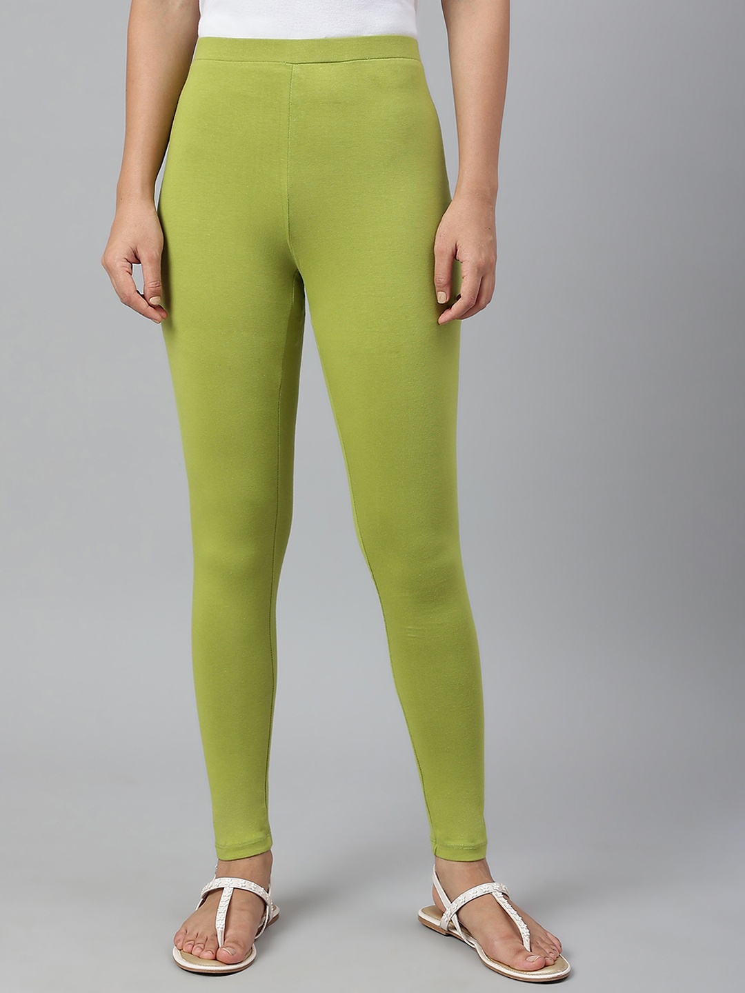 

W Women Green Solid Churidar-Length Leggings