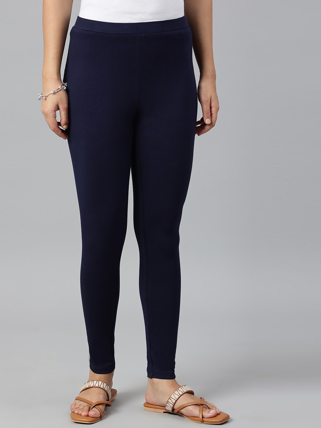 

W Women Navy Solid Ankle-Length Leggings, Navy blue