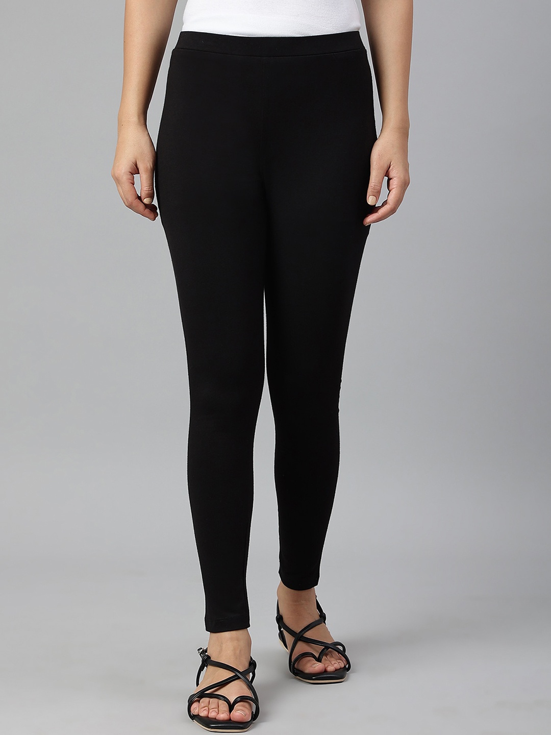 

W Women Black Solid Ankle-Length Leggings