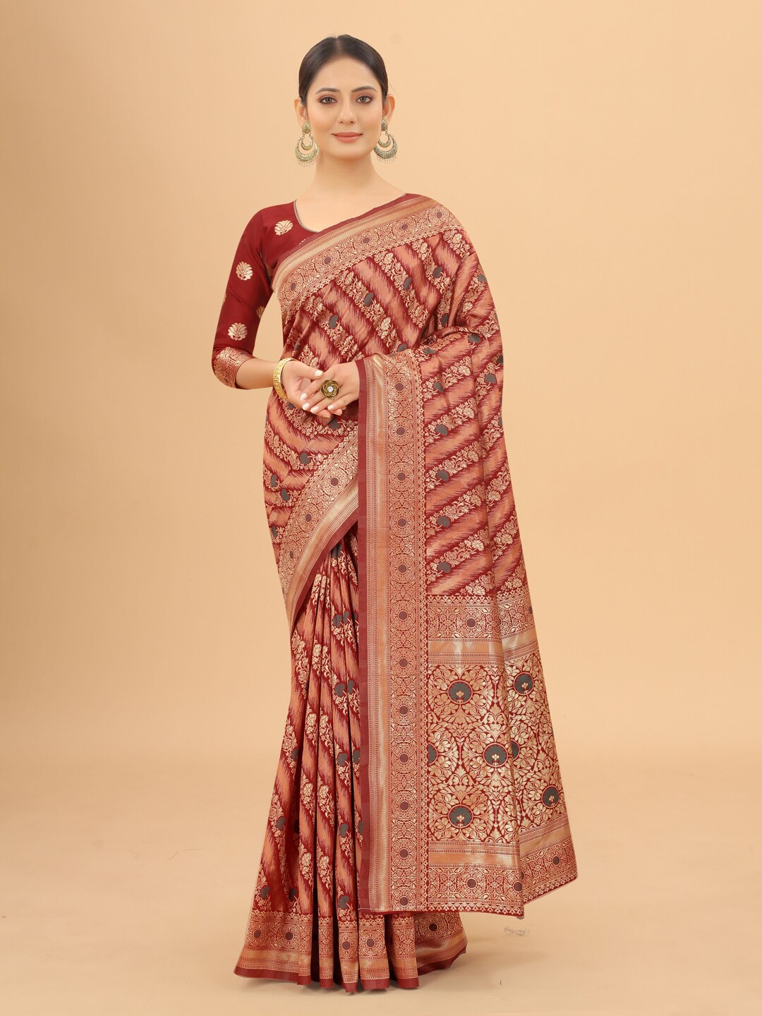 

WELL WORN Maroon & Gold-Toned Woven Design Zari Silk Cotton Banarasi Saree
