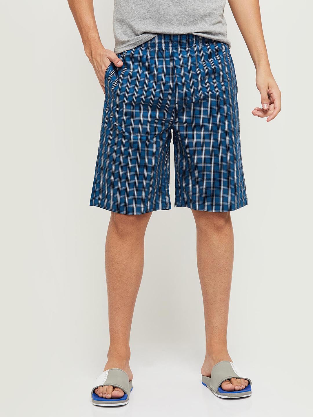 

max Men Blue & White Checked Lounge Shorts