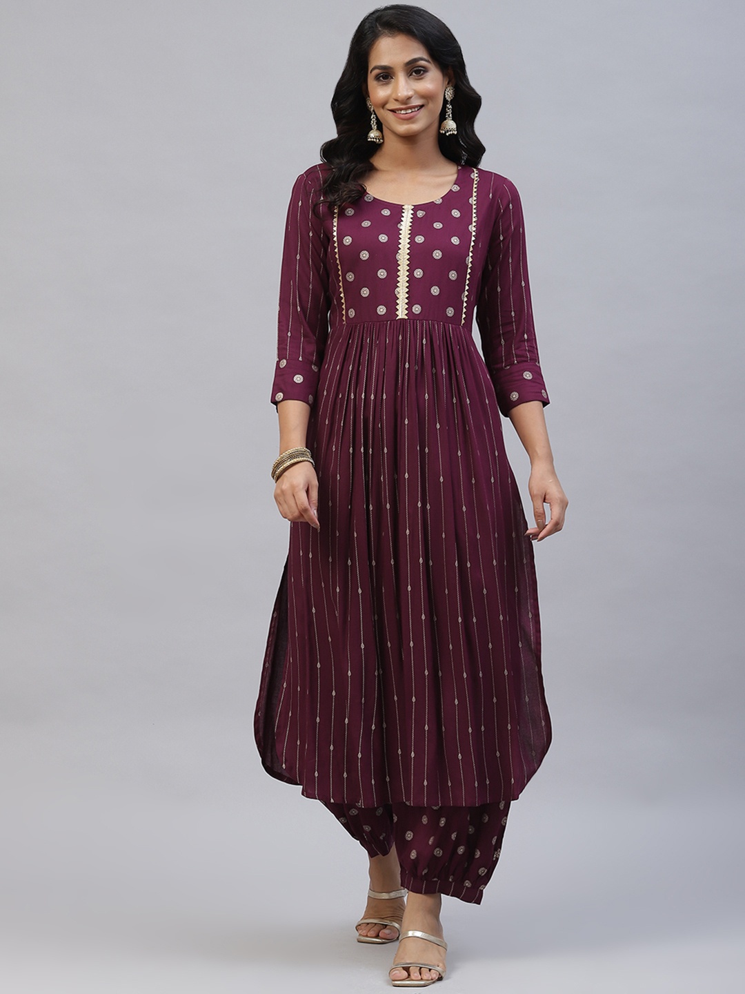 

mokshi Women Purple Ethnic Motifs Printed Foil Pleated Kurta with Trousers