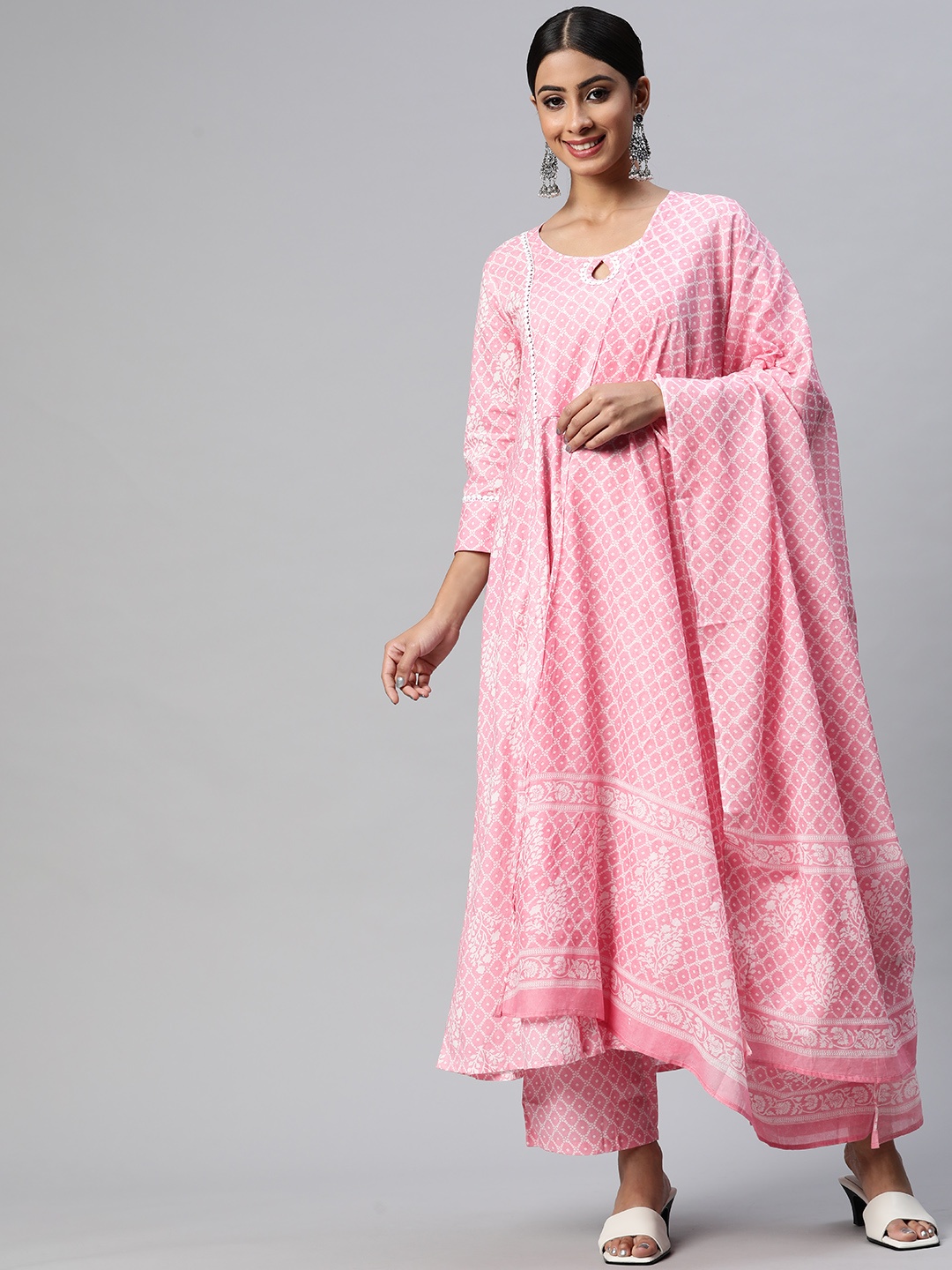 

mokshi Women Pink Bandhani Printed Gotta Patti Pure Cotton Kurta with Palazzos & Dupatta