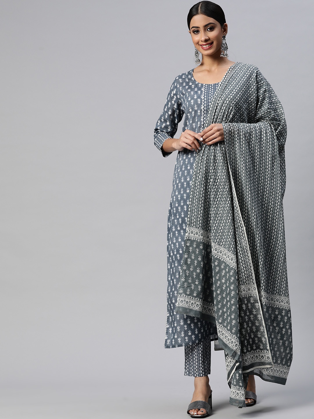 

mokshi Women Grey Floral Printed Gotta Patti Pure Cotton Kurta with Trousers & Dupatta