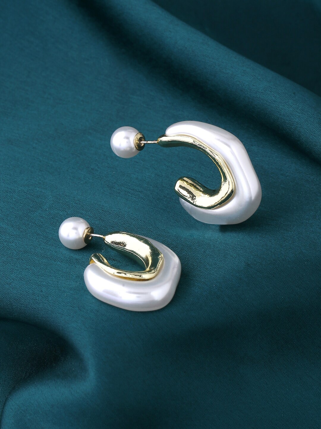 

kashwini White Contemporary Half Hoop Earrings