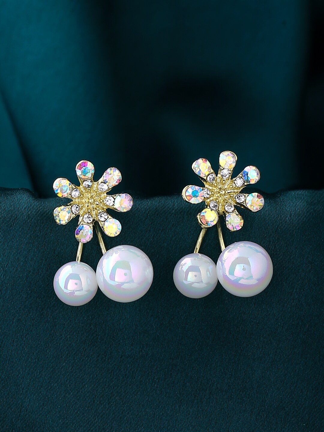 

kashwini White & Gold-Toned Contemporary Studs Earrings