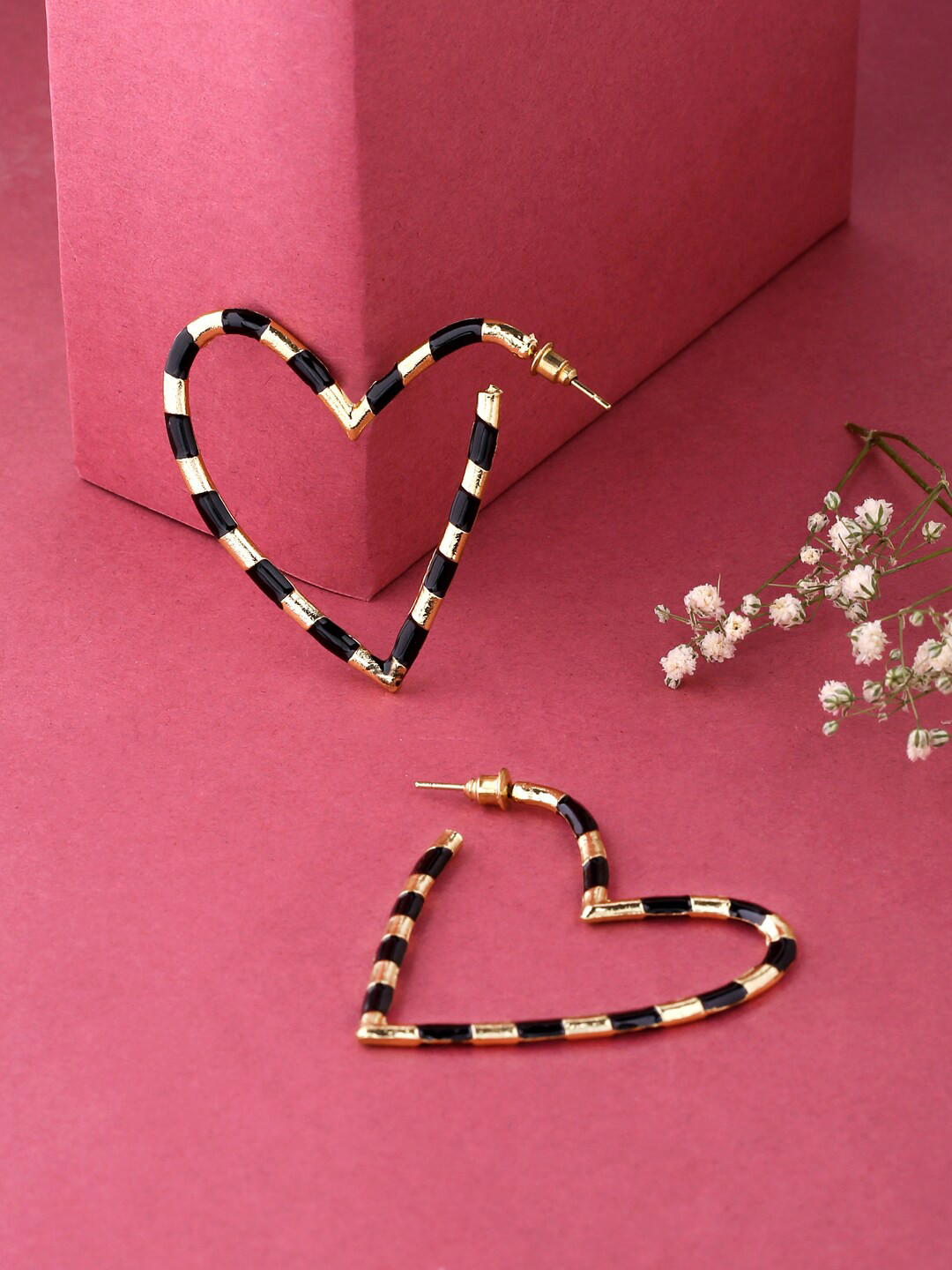 

kashwini Black Contemporary Studs Earrings