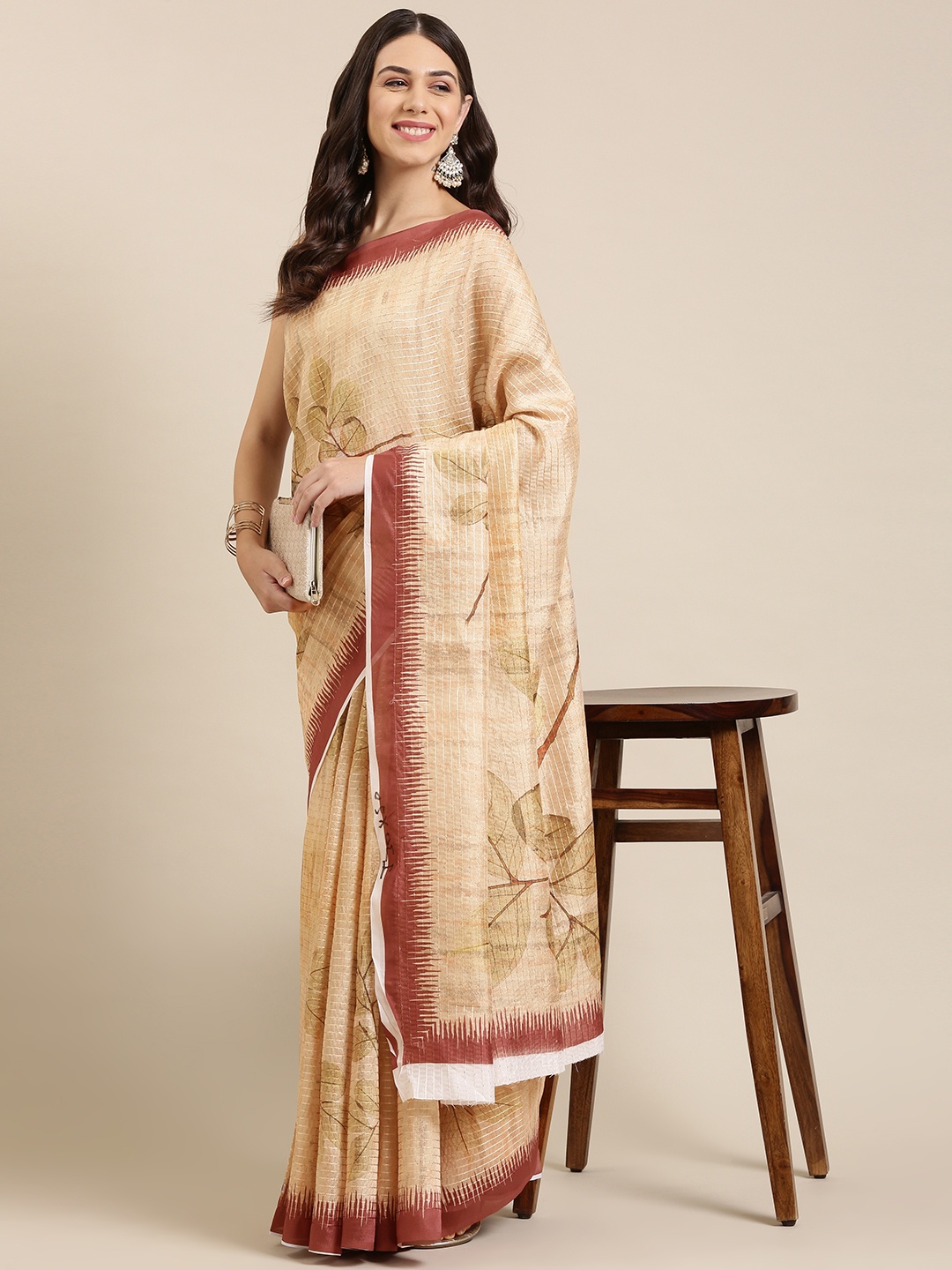 

VASTRANAND Cream-Coloured & Rust Floral Sequinned Art Silk Saree