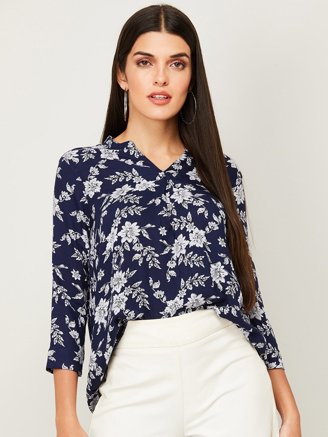 

Fame Forever by Lifestyle Navy Blue Floral Print High-Low Top