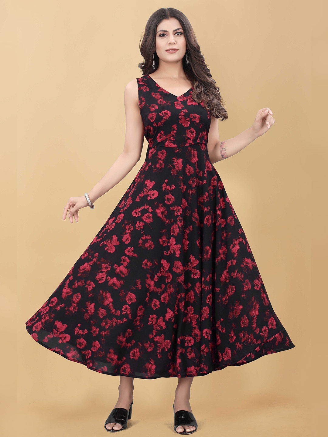 

WEAVETECH IMPEX Women Black Floral Crepe Maxi Dress
