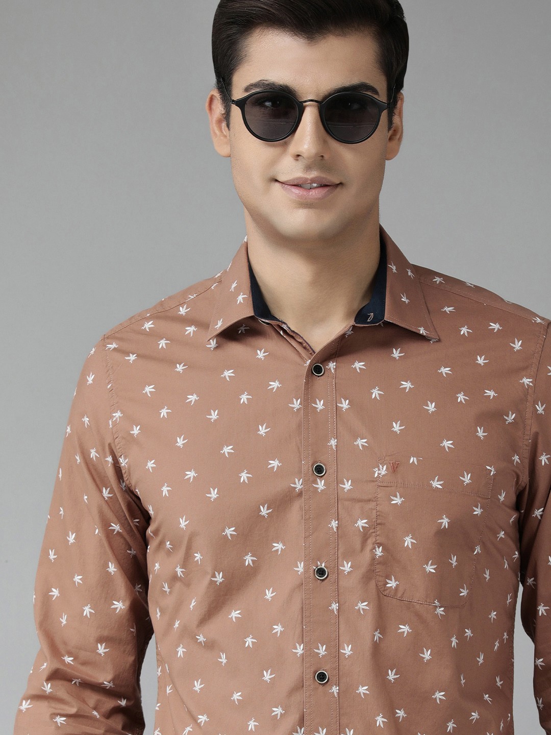 

Van Heusen Sport Men Rust Brown & White Slim Fit Floral Printed Pure Cotton Casual Shirt