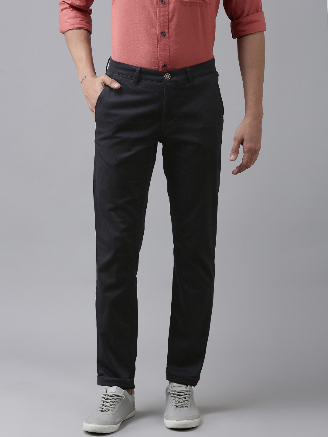 

Van Heusen Sport Men Black Slim Fit Chinos Trousers