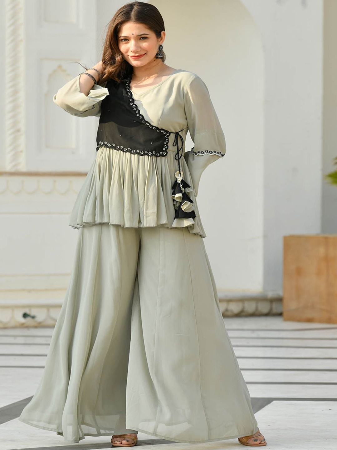 

mulmul.com Women Grey & Black Self Design Co-Ords