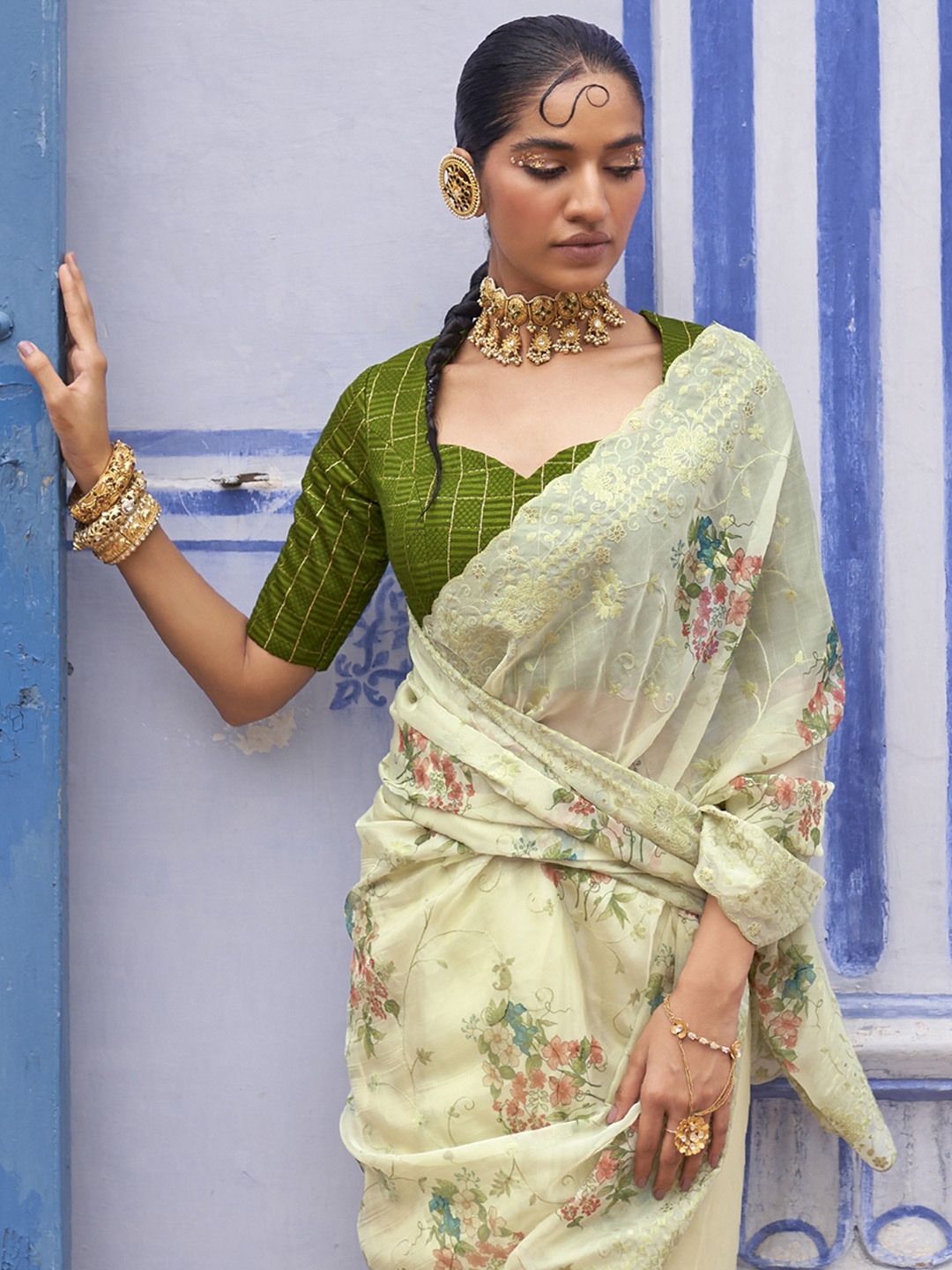 

Mitera Women Sea Green & Gold-Toned Woven Design Zari Silk Blend Saree