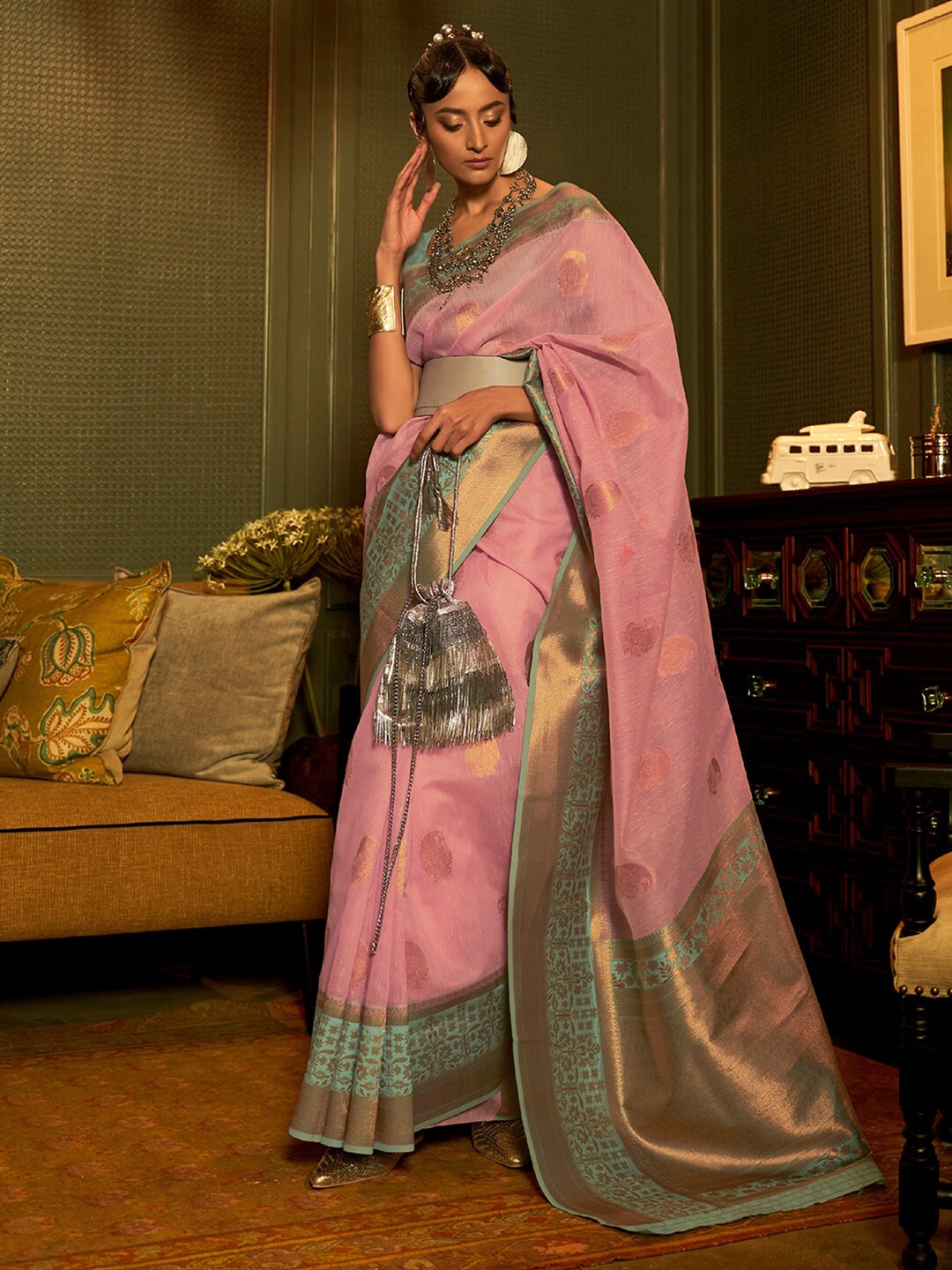 

Mitera Pink Gold-Toned Woven Design Zari Poly Linen Banarasi Saree