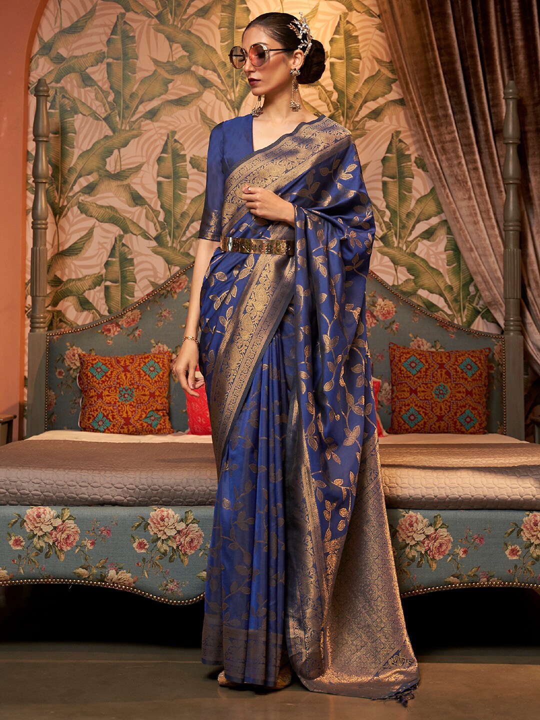 

Mitera Navy Blue & Gold-Toned Ethnic Motifs Zari Silk Blend Kanjeevaram Saree