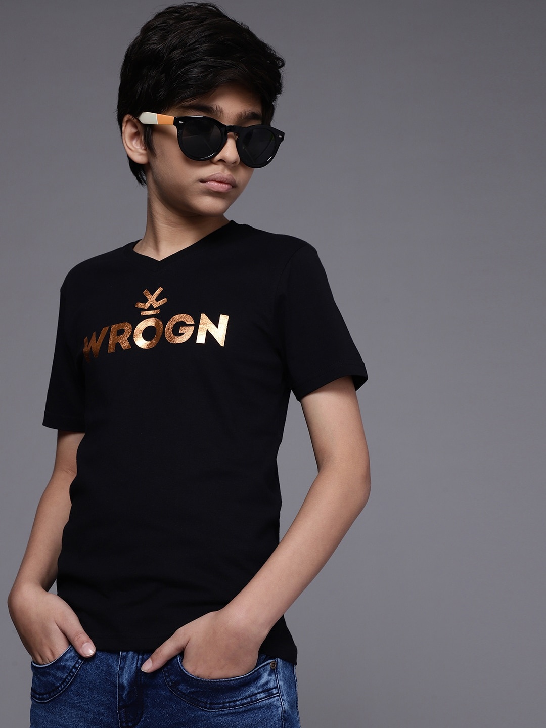 

WROGN YOUTH Boys Black & Metallic Gold-Toned Brand Logo Print V-Neck Pure Cotton T-shirt