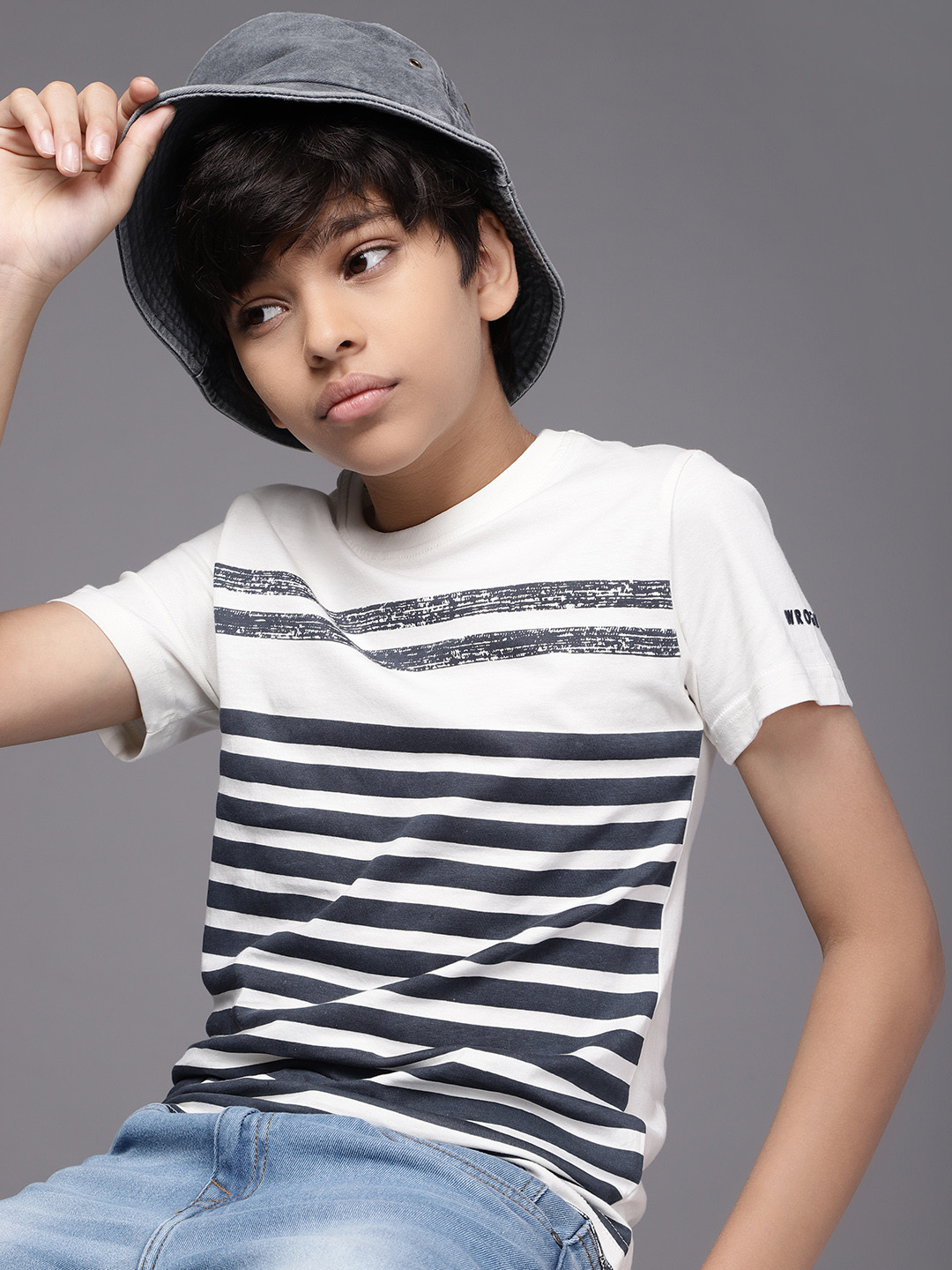 

WROGN YOUTH Boys White & Navy Blue Striped Pure Cotton Slim Fit T-shirt