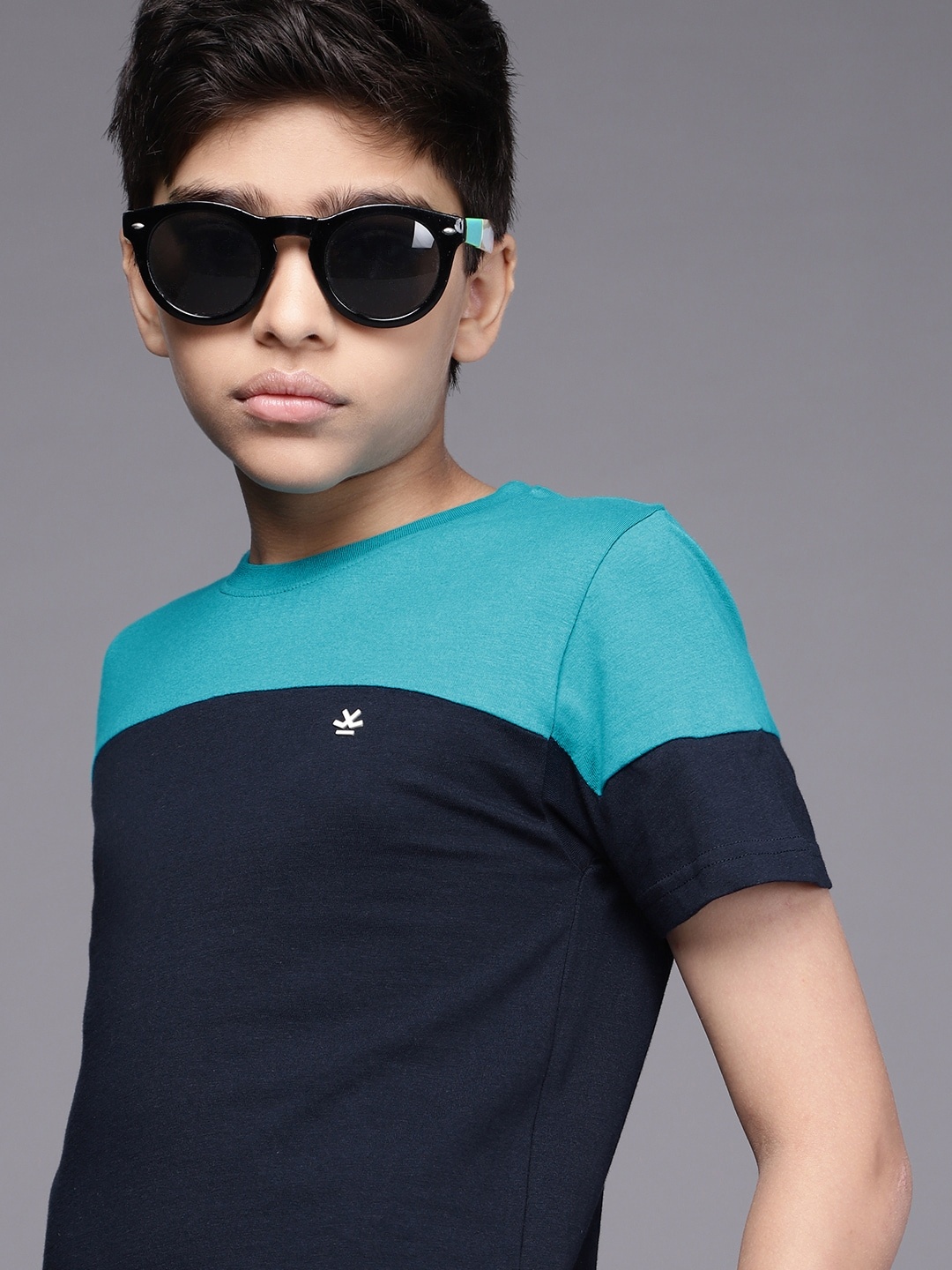 

WROGN YOUTH Boys Navy Blue & Sea Green Colourblocked Pure Cotton Applique Slim Fit T-shirt