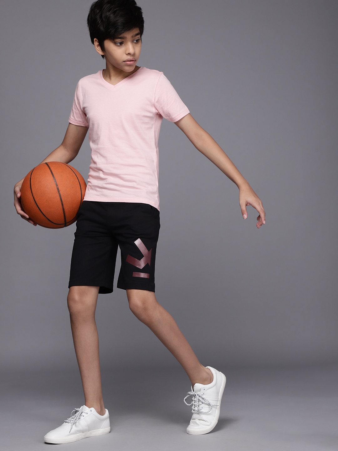 

WROGN YOUTH Boys Black Solid Regular Fit Mid-Rise Shorts with Brand Logo Print Detail