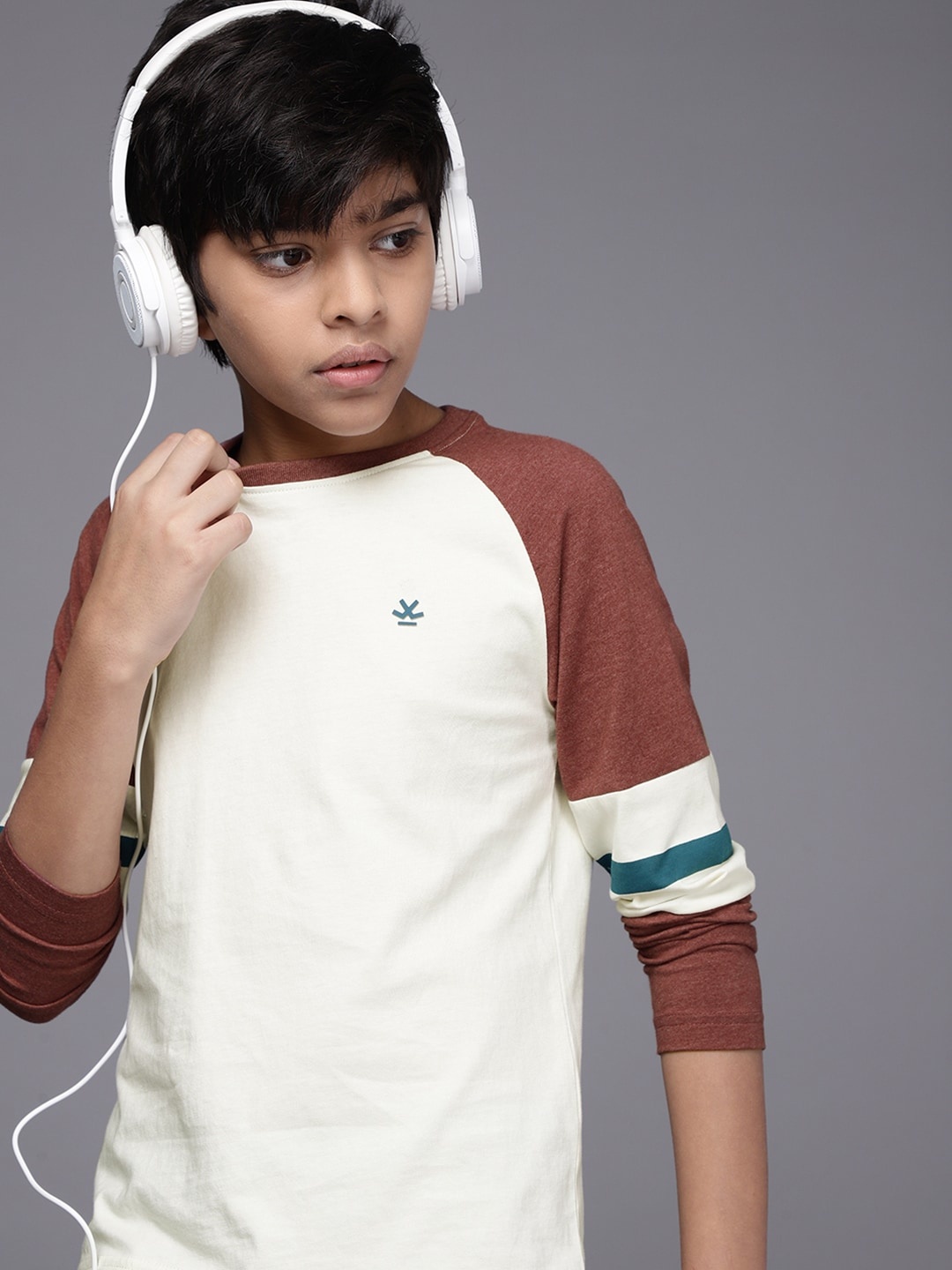 

WROGN YOUTH Boys Off White & Maroon Colourblocked Slim Fit T-shirt
