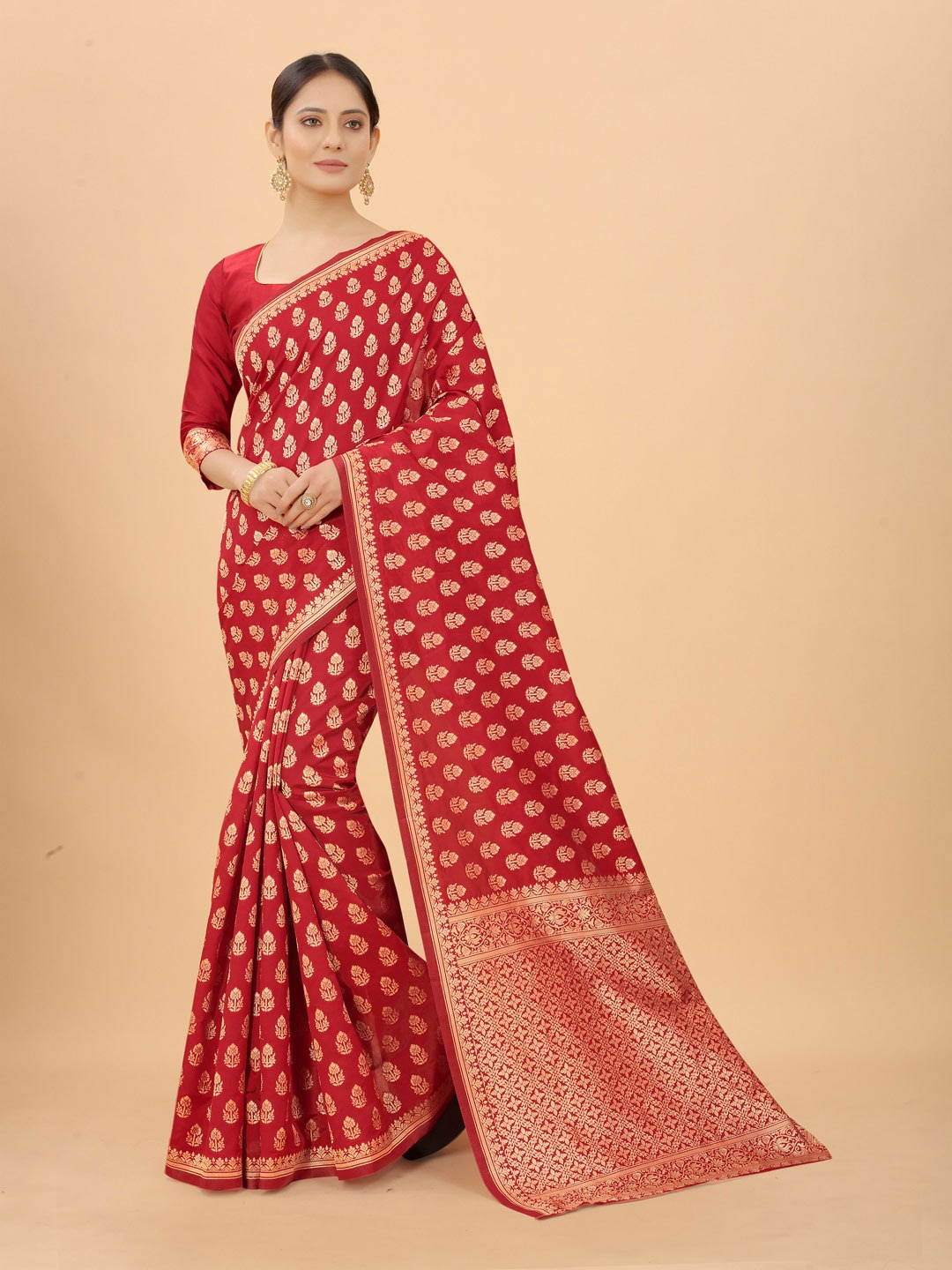 

WELL WORN Red & Gold-Toned Floral Zari Silk Cotton Banarasi Saree